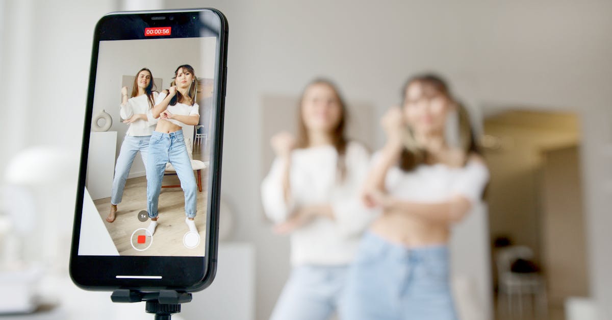 découvrez l'univers des influenceurs : des personnalités qui façonnent les tendances, partagent des conseils et engagent des communautés sur les réseaux sociaux. explorez leur impact sur le marketing numérique et comment collaborer avec eux pour booster votre visibilité.
