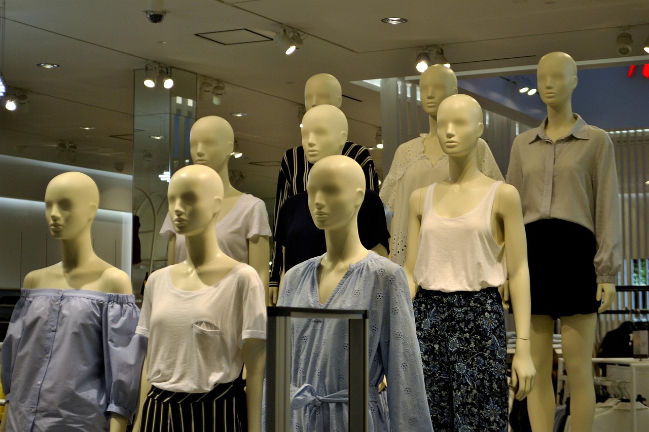 le cross merchandising est une technique de marketing qui consiste à présenter ensemble des produits complémentaires afin d'augmenter les ventes et améliorer l'expérience client en magasin.